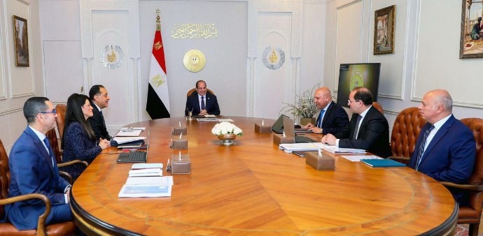 الرئيس السيسي يوجه الحكومة بزيادة الصادرات الرئيس السيسي يوجه الحكومة بزيادة الصادرات