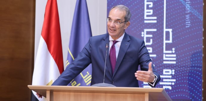 وزير الاتصالات عمرو طلعت وزير الاتصالات عمرو طلعت