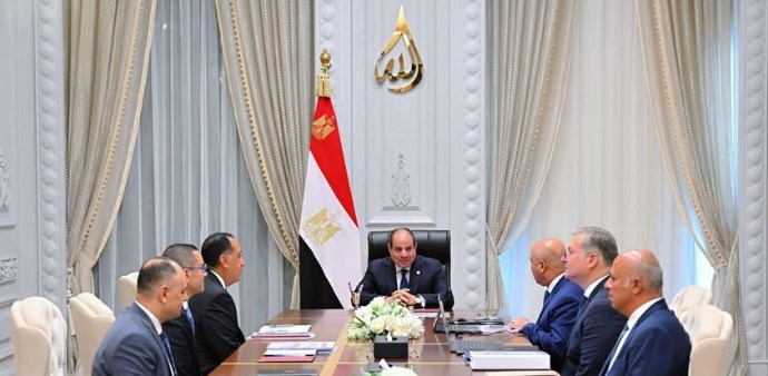 الرئيس السيسي يوجه الحكومة بتوطين صناعة الكيماويات الرئيس السيسي يوجه الحكومة بتوطين صناعة الكيماويات