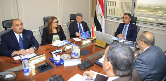 اجتماع وزير التموين وقيادات الشركة العامة للمخابز اجتماع وزير التموين وقيادات الشركة العامة للمخابز
