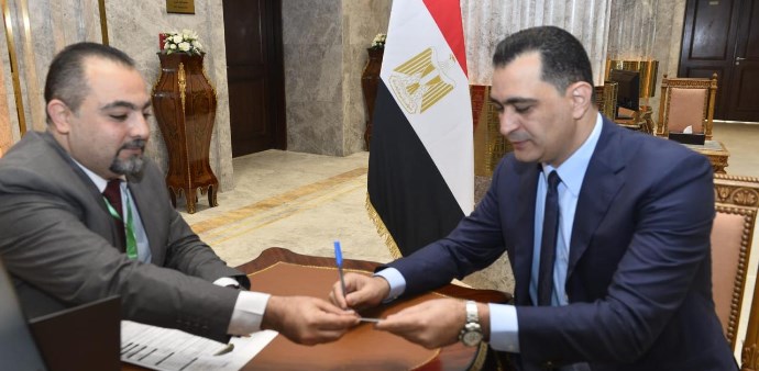 النائب محمود طاهر 